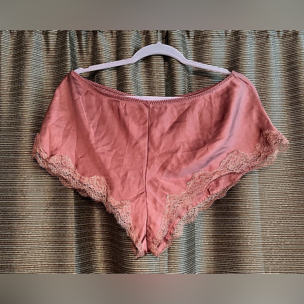 Victoria’s Secret Sleep Set - Picture 2 of 9